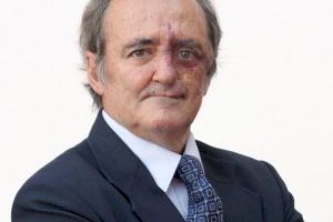 El científico Mariano Barbacid imparte en La Nau una conferencia sobre los retos de la oncología en el siglo XXI