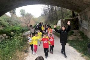 Los alumnos de las escuelas deportivas de Aspe salieron el sábado en búsqueda del tesoro