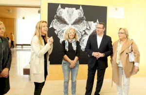 Mariajosé Cueli expone su trabajo en el Ayuntamiento de Benidorm