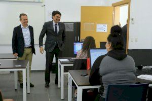 El alcalde visita el Centro de Empleo y Formación El Tossalet