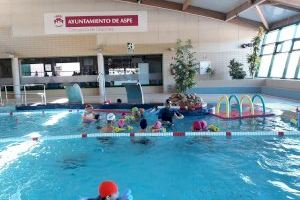 Los cursos de la piscina de Aspe afrontan el último trimestre de la temporada