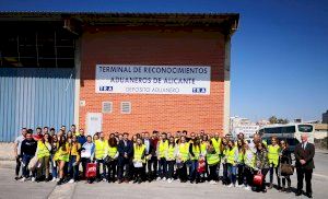 Estudiantes de la UMH visitan la Dependencia de Aduanas e Impuestos Especiales de Alicante