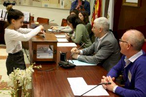 Los escolares eligen valores en el acto de conmemoración del 40 aniversario de las primeras elecciones municipales