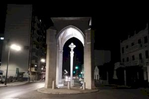 La Creu Coberta se suma als altres 58 monuments d’interés patrimonial que s’il·luminen per la nit