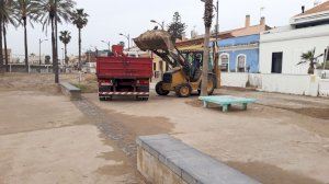 Alboraia contínua amb els treballs de neteja i recuperació en les seues platges de Port Saplaya i Patacona - (foto 3)