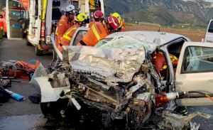 Una dona mor a Favara en xocar amb el seu cotxe contra un camió