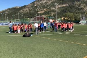 Èxit de participació en el primer Clínic de futbol femení de la Safor celebrat a Simat