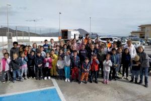 Los niños de la Escoleta de Pascua del Poble Nou de Benitatxell descubren la labor de las fuerzas de seguridad