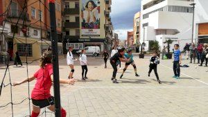 L'escola municipal d'Handbol de Picassent organitza una jornada esportiva als carrers del municipi