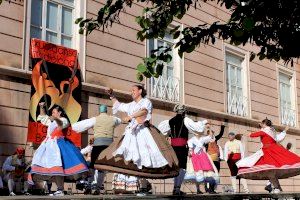 La IV edición del «Burriana en Dansa» llenará de danzas y sonidos tradicionales la capital de La Plana Baixa