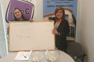 La Concejalía de Comercio y la Asociación de Comerciantes realizan el sorteo de la campaña del Día de la Madre