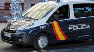 Dos policías nacionales de Valencia salvan la vida a un bebé