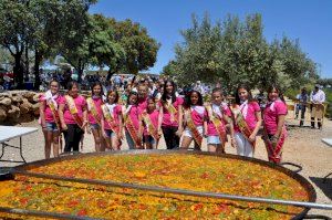 Los valldalbenses cumplen con la tradición de subir en romería a la ermita de Sant Cristòfol