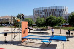 El alumnado de los institutos de Mislata disfruta del MAC en la hora del patio