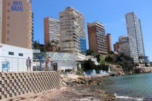 Benidorm habilita nuevos baños públicos en el Rincón de Loix para dar servicio a los usuarios de la playa