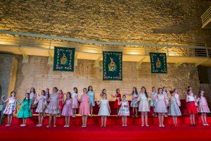 Las candidatas a reinas y damas de las Fiestas de Elche 2019 viven su primera puesta de largo en el Palacio de Altamira