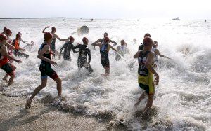 El primer triatló de la temporada reunirà 500 escolars el 25 de maig a la platja de Puçol - (foto 3)