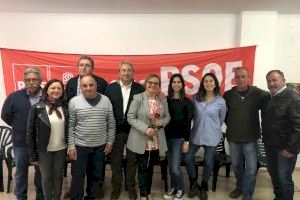 La socialista María José Madrid potenciará la embotelladora de agua de Bejís y habilitará un punto de recarga de vehíclos eléctricos