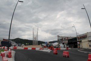 Alcoy coloca la escultura de Alfaro en la entrada sur de la ciudad