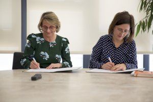 La Universitat Jaume I i el Col·legi Oficial d’Educadores i Educadors Socials de la Comunitat Valenciana signen un conveni marc de col·laboració - (foto 2)