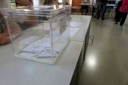 El bipartidisme es reafirma com l'opció preferida en una Comunitat tenyida de roig i blau