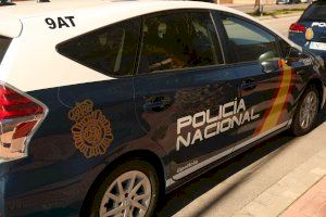 Detenido un hombre en Valencia por hacer un fuego en la puerta de unos vecinos