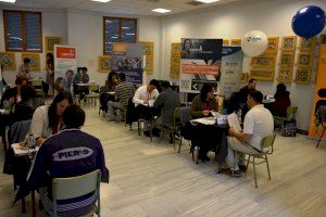 El foro de empleo “A Benetússer fem ocupació” facilita la inserción laboral de 35 personas