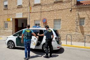 La Guardia Civil detiene a un hombre en Cuenca por estafar 22.000 euros a una empresa noveldense La Guardia Civil detiene a un hombre en Cuenca por estafar 22.000 euros a una empresa noveldense