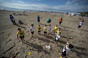 La playa de la Malva-rosa acoge la sexta y última miniolimpiada de la temporada 2018-2019