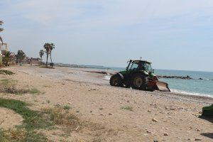 Nules prepara les platges per al període estival