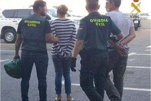 La Guardia Civil detiene en Torrevieja a una pareja por dejar a la anciana a la que cuidaban en ruina y desamparo