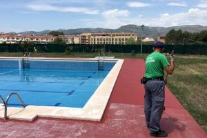 Les Coves de Vinromà pone a punto la piscina municipal para la temporada estival