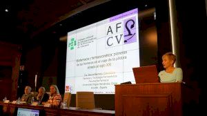 La profesora de la UMH María del Val Bermejo Sanz, académica correspondiente de la Academia de Farmacia de la CV