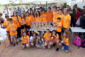 La Escuela Municipal de Natación del Poble Nou de Benitatxell vive su mejor año con 25 trofeos en las competiciones comarcales