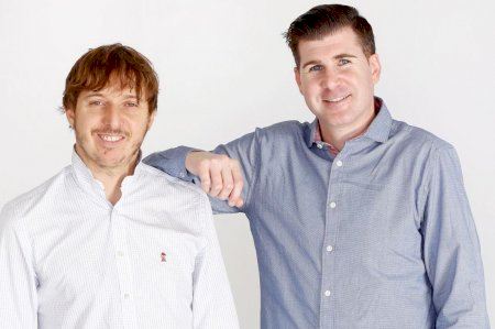 Dos burrianenses compiten en la carrera tecnológica de de la venta de ropa online Dos burrianenses compiten en la carrera tecnológica de de la venta de ropa online