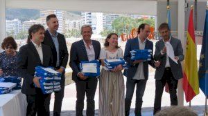 José María Pérez Sánchez recoge en Cullera las cinco banderas azules de las playas de Pilar de la Horadada - (foto 2)