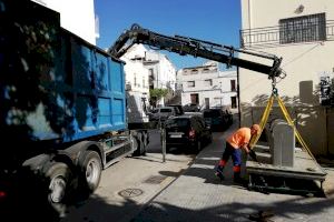 Benissa Impuls restaura los contenedores soterrados de la calle Bilbao