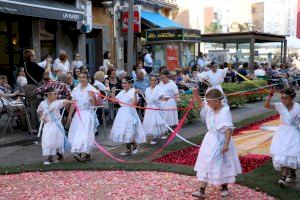 Torrent se engalana para celebrar el Corpus Christi