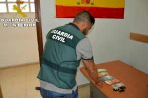 La Guardia Civil procede contra una persona por un presunto delito de tráfico de drogas en la comarca de la Safor