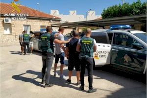 La Guardia Civil detiene a cinco miembros de una familia dedicada al robo en naves industriales