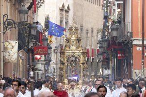 Valencia se vuelca con la celebración de su tradicional procesión del Corpus Christi