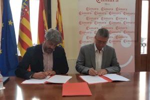 Climent signa el conveni de suport amb la Cambra de Comerç d'Alcoi