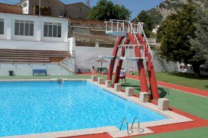 L'Ajuntament d'Alcoi organitza activitats en les piscines i la biblioteca per a l'estiu