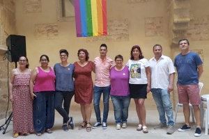 Javi González, el primer concejal gay del Ayuntamiento de Albalat dels Sorells lee el manifiesto de este año - (foto 2)