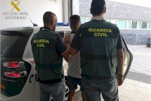 Detenido por darle un puñetazo y robarle el teléfono móvil en Santa Pola