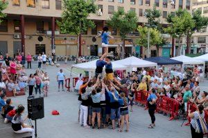 Los comercios locales participaron exponiendo sus productos y servicios