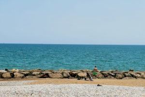 Denuncien la pesca a la platja de la Serratella a pesar que està prohibit