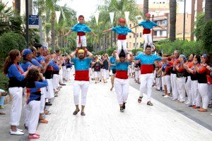 El V Torrent de Muixerangues llena las calles de la ciudad de increíbles torres  y figuras