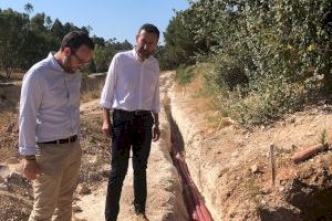 El Ayuntamiento de Elche mejora la iluminación de la ladera del río con la instalación de 17 nuevas farolas en el “Valle trenzado”