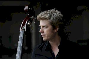 Kyle Eastwood debuta en València y lleva al Teatre El Musical su trabajo «In Transit» de jazz contemporáneo